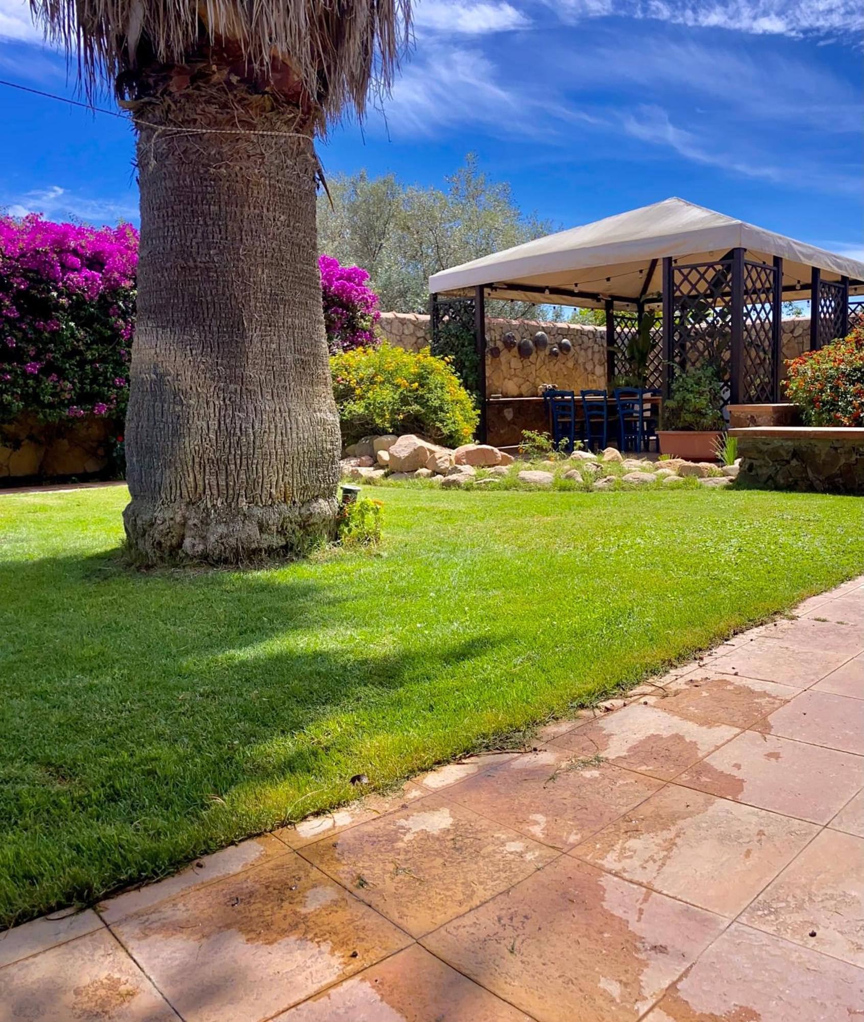 Villa Sunlight Sardegna กาปิตานา ภายนอก รูปภาพ